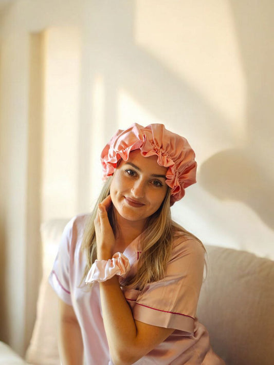Les avantages insoupçonnés de dormir avec un bonnet de nuit en soie